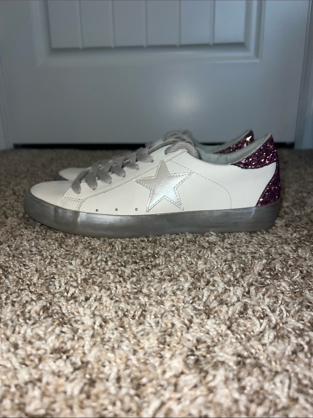 EUC! ShuShop Paula Pearl White Star Accent Sneakers with Pink Glitter Heel Sz 9